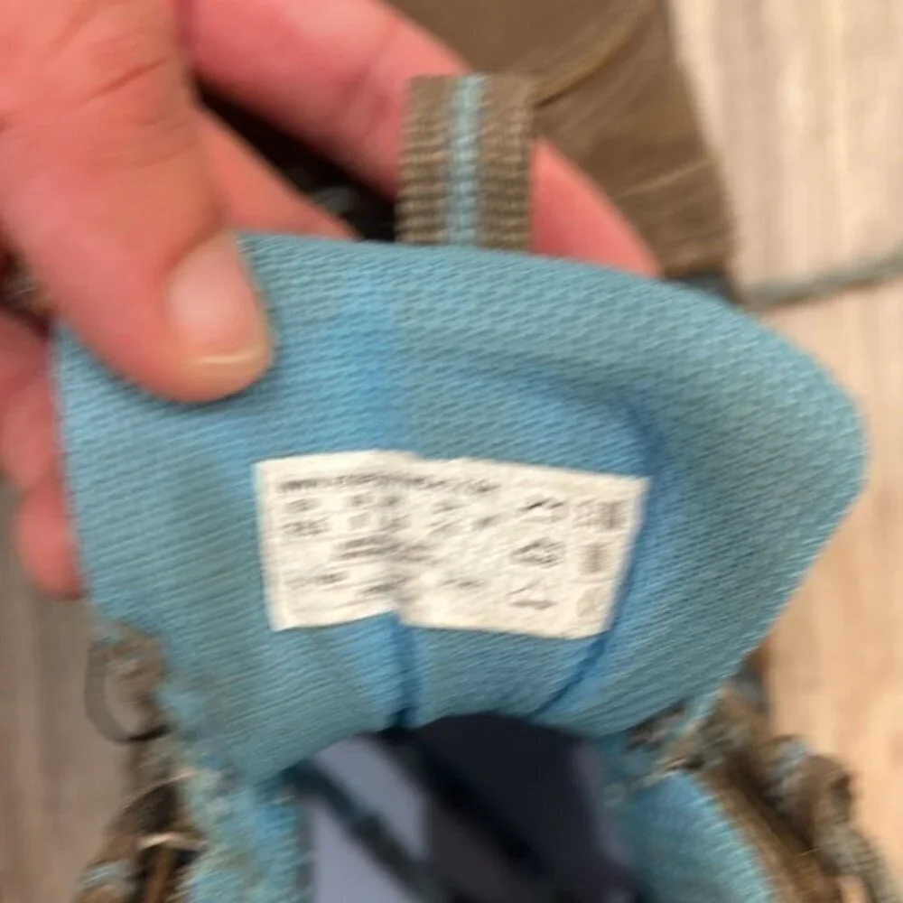 Keen Women's Voyagur Brown Hiking Shoes with Blue Interior size 8 missing insole